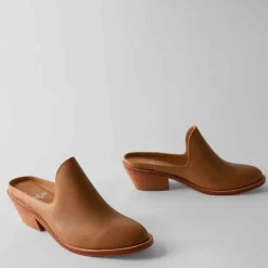Fortress Michelle Mule - Caramel