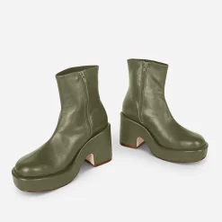 Intentionally _________ Maria Boot - Hunter